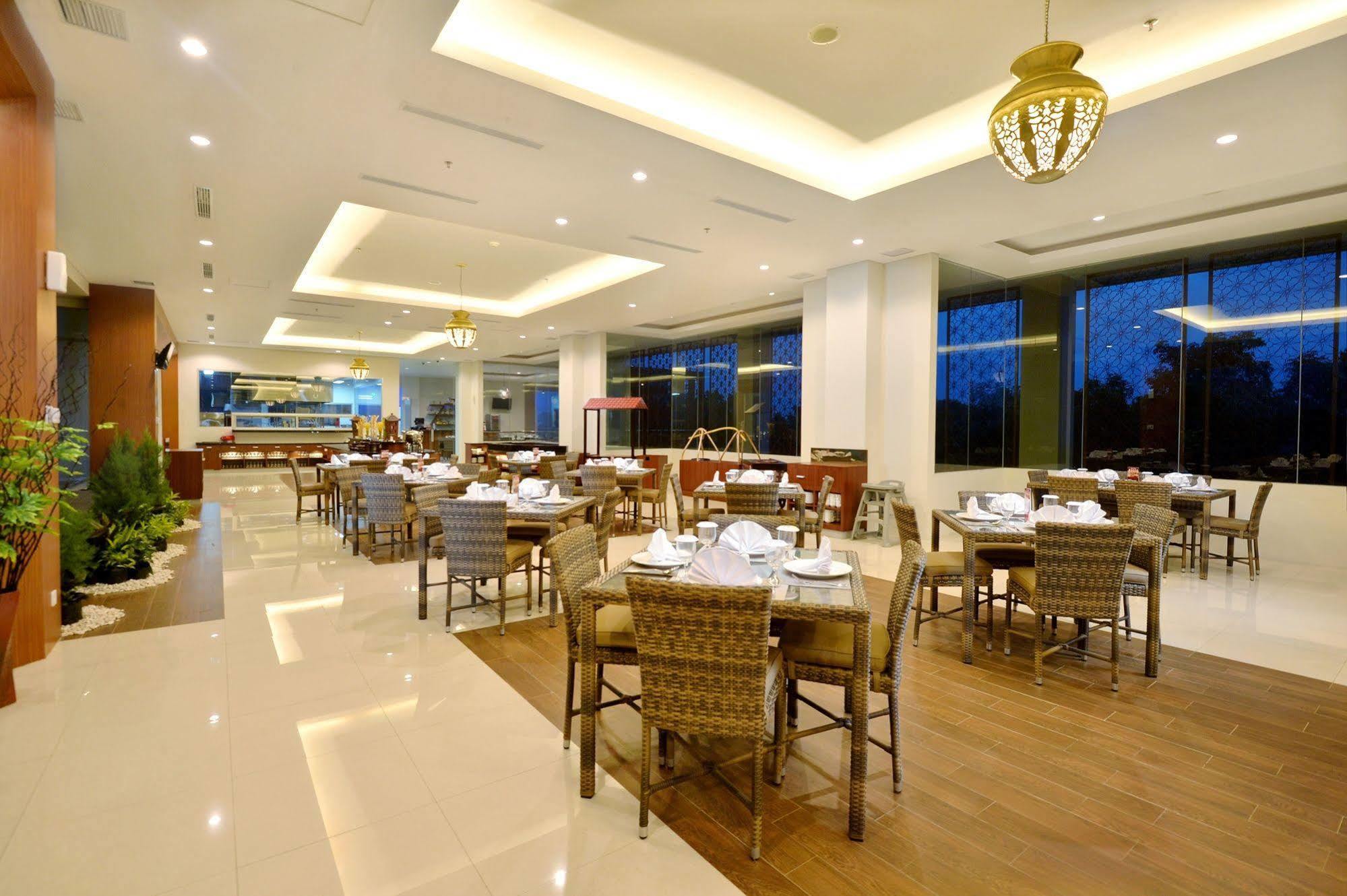 The Atrium Hotel & Resort Yogyakarta Melati Exterior foto